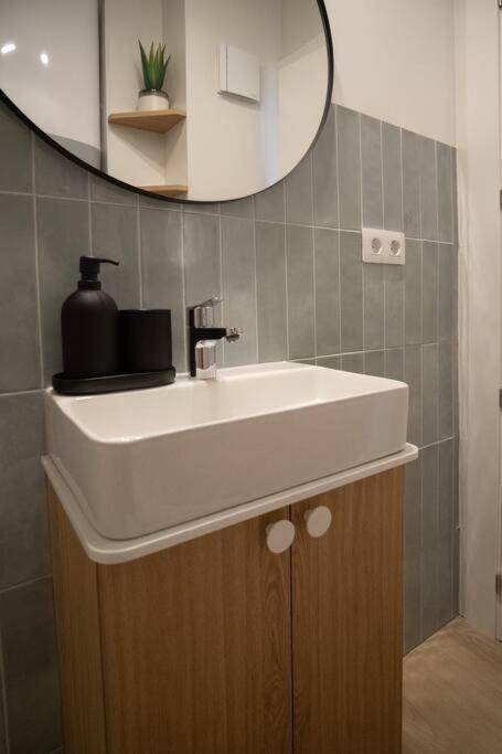 Spectacular Renovated Studio Facing The Sea Apartment Valencia Bagian luar foto